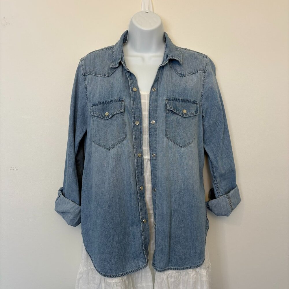 GAP Light Wash Demin Long Sleeve Shirt Women's M